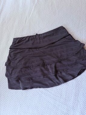 Athleta Navy and white skirt with built in shorts